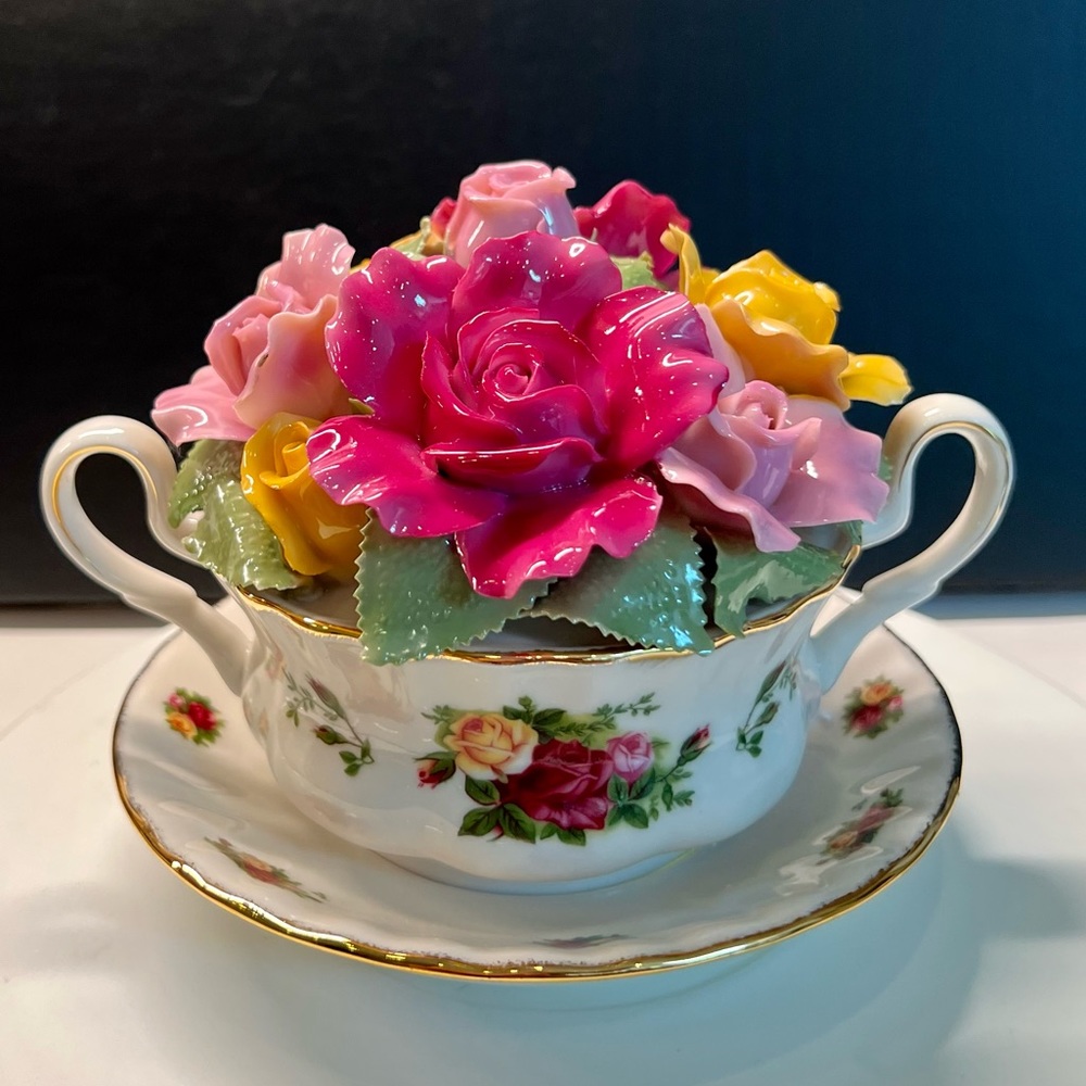 Royal Albert Old Country Roses Cup Of Soup Bouquet Music Box